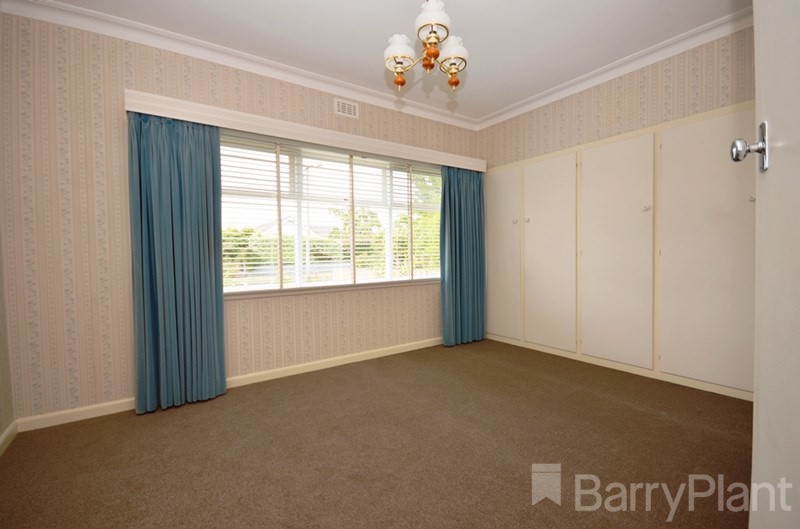 15 Orama Avenue, Wendouree, VIC 3355, Wendouree - Thumbnail 5
