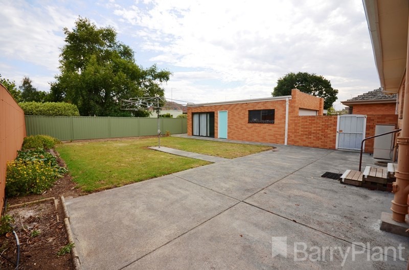 15 Orama Avenue, Wendouree, VIC 3355, Wendouree - Thumbnail 7