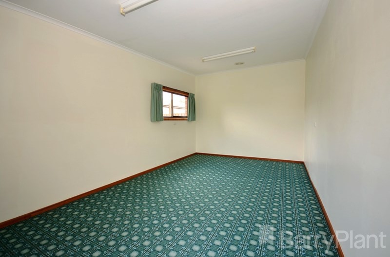 15 Orama Avenue, Wendouree, VIC 3355, Wendouree - Thumbnail 8