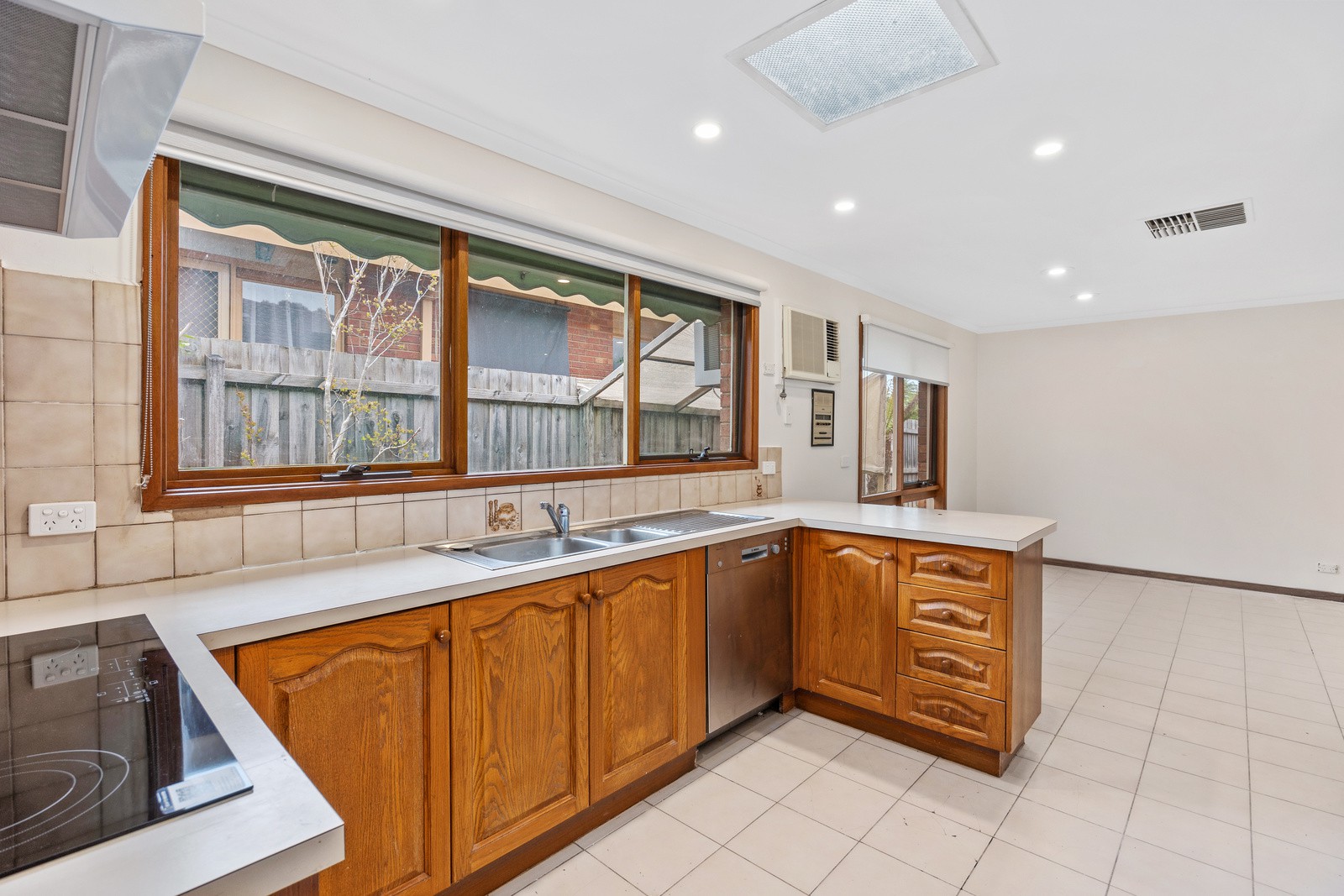 15 Oxford Close, Croydon Hills, VIC 3136, Croydon Hills - Thumbnail 2