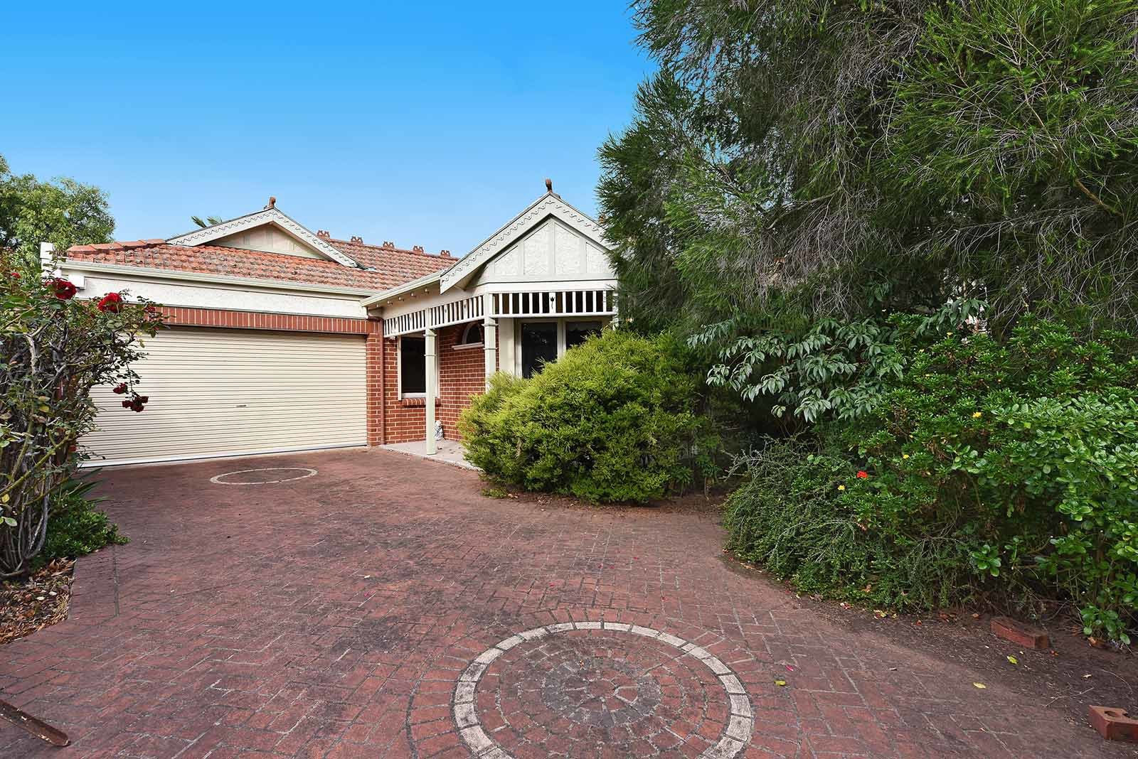 15 Parkland Grove, Kingsbury, VIC 3083 - Thumbnail 2 - 11/04/2025
