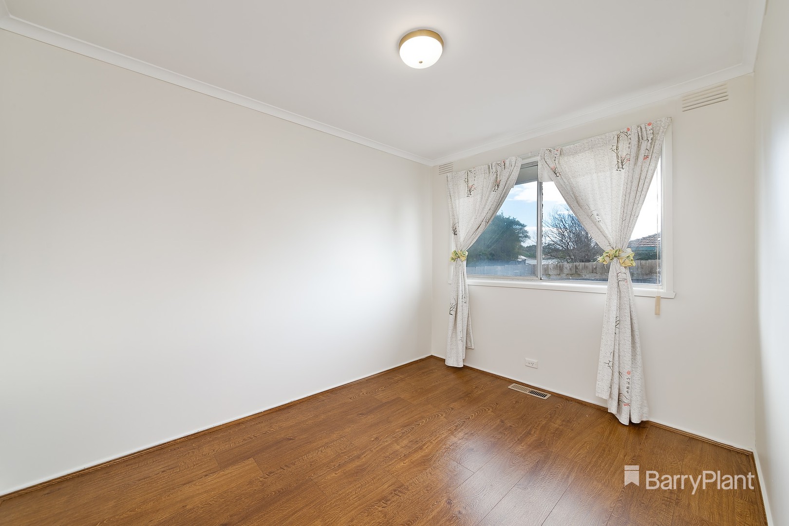 15 Peppercorn Parade, Epping, VIC 3076, Epping - Thumbnail 8