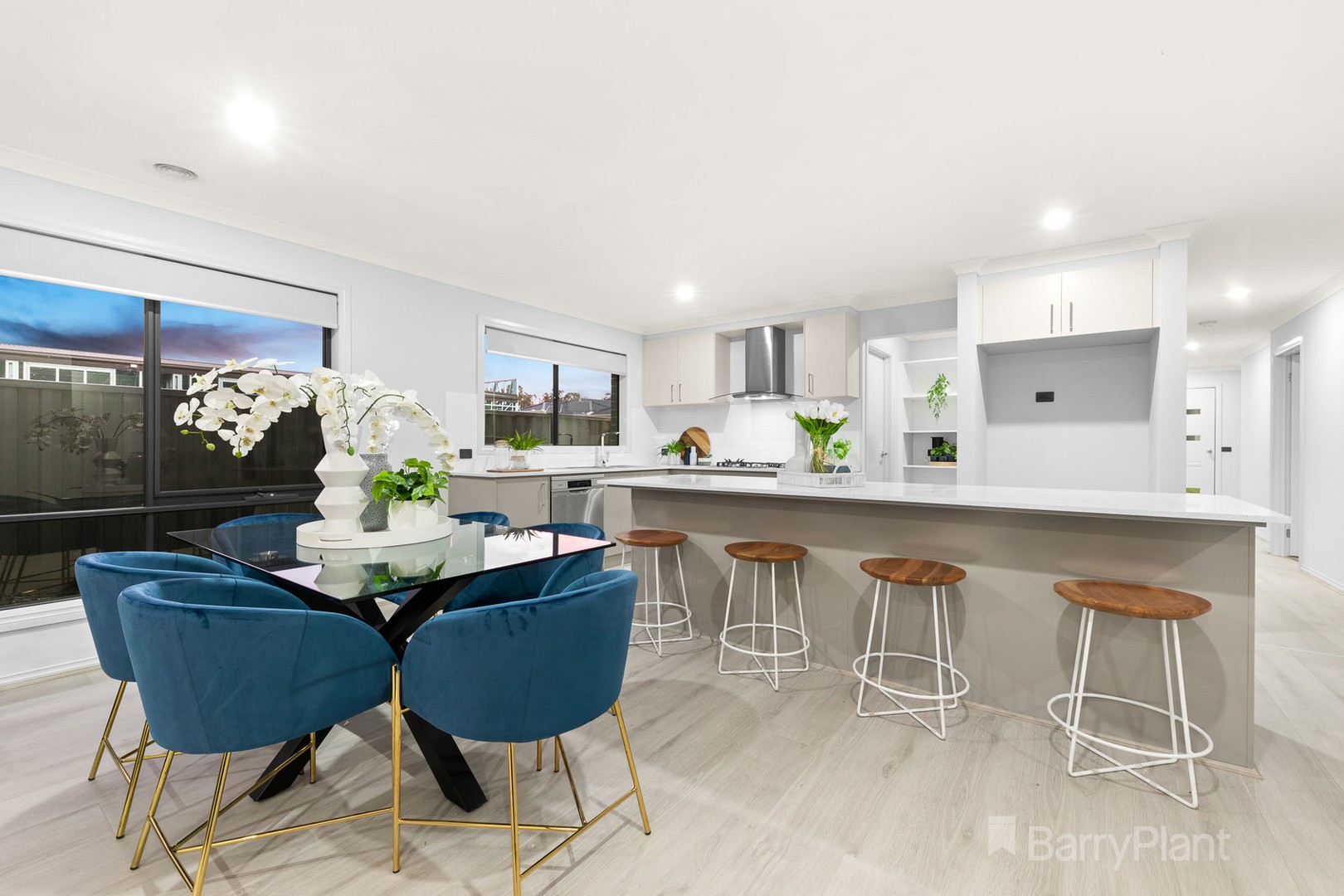 15 Portillo Crescent, Pakenham, VIC 3810, Pakenham - Thumbnail 3