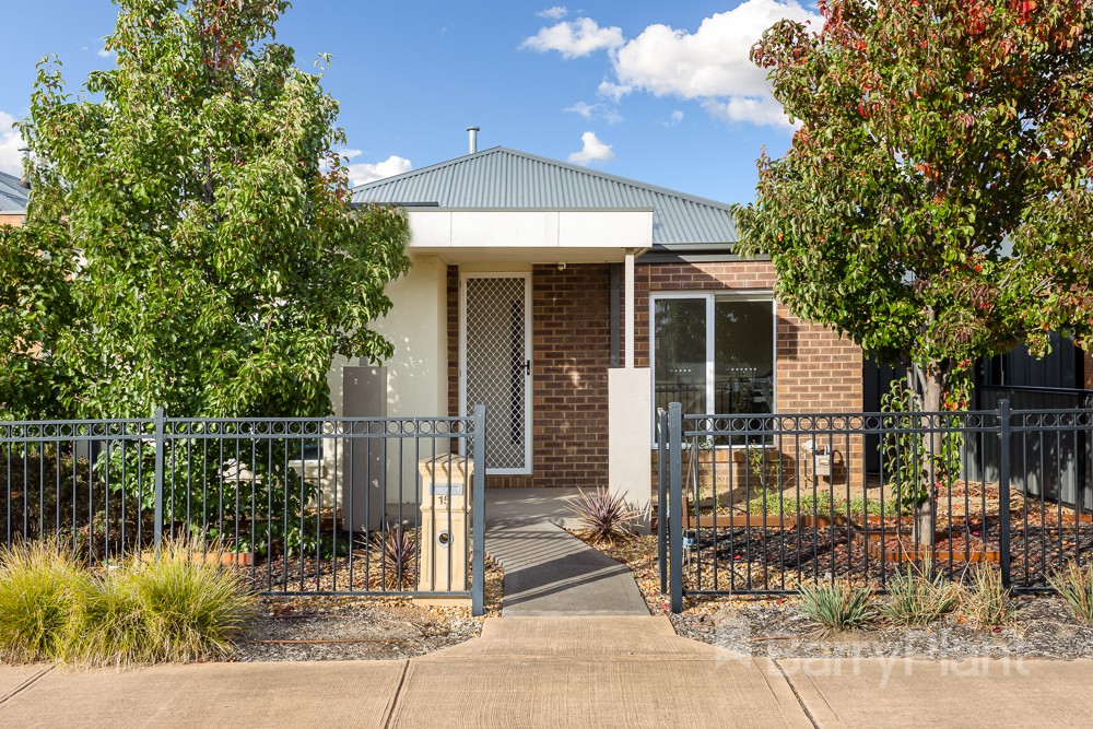 15 Prichard Walk, Point Cook, VIC 3030 - Thumbnail 2 - 29/07/2021