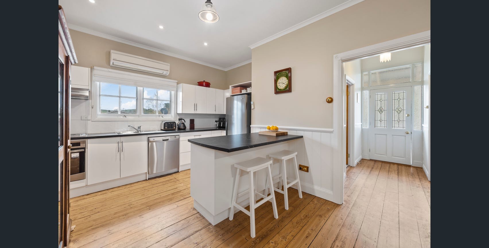 15 Queen Street, Korumburra, VIC 3950 - Thumbnail 2 - 16/06/2025