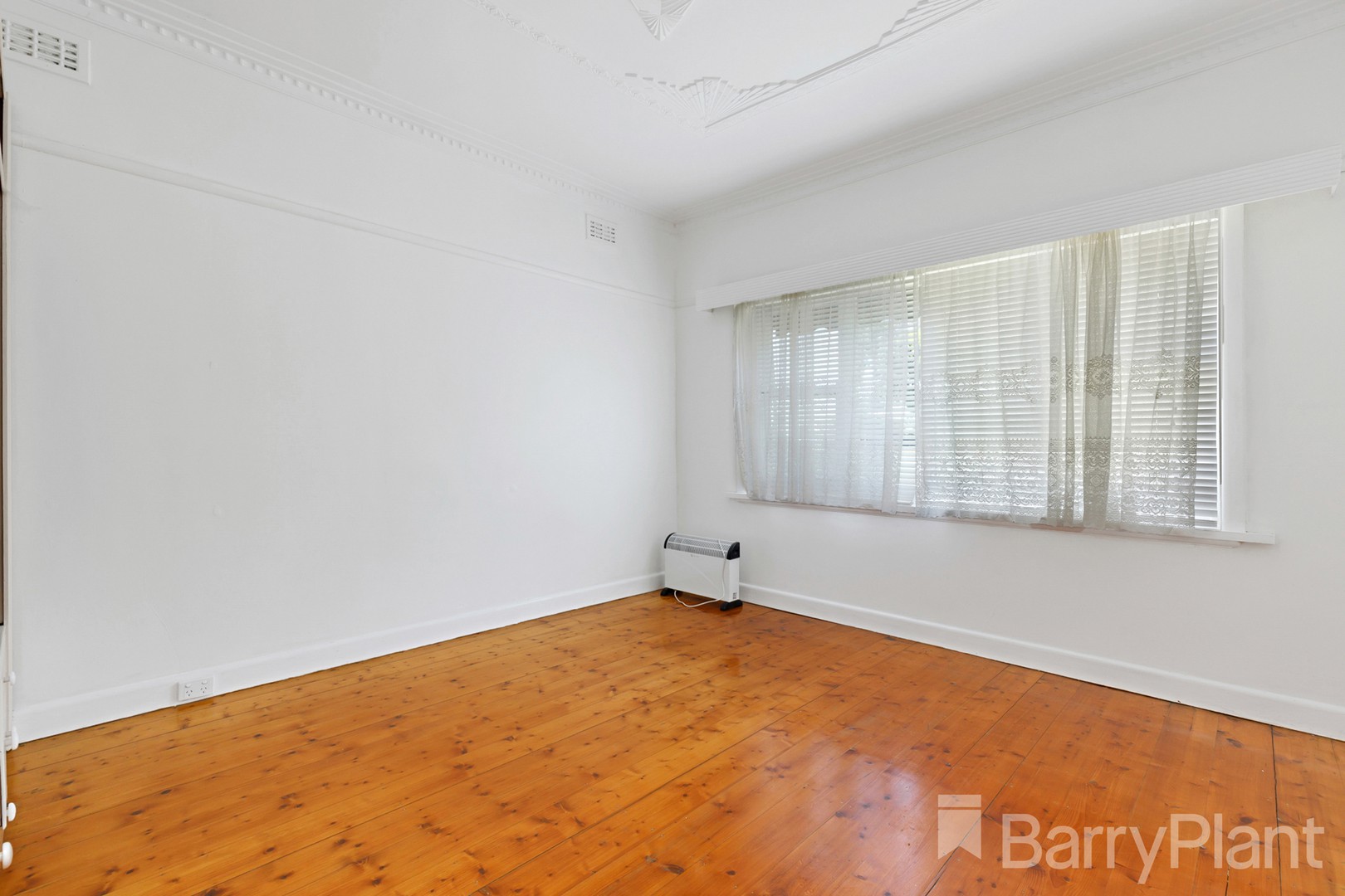 15 Riley Street, Thornbury, VIC 3071, Thornbury - Thumbnail 4