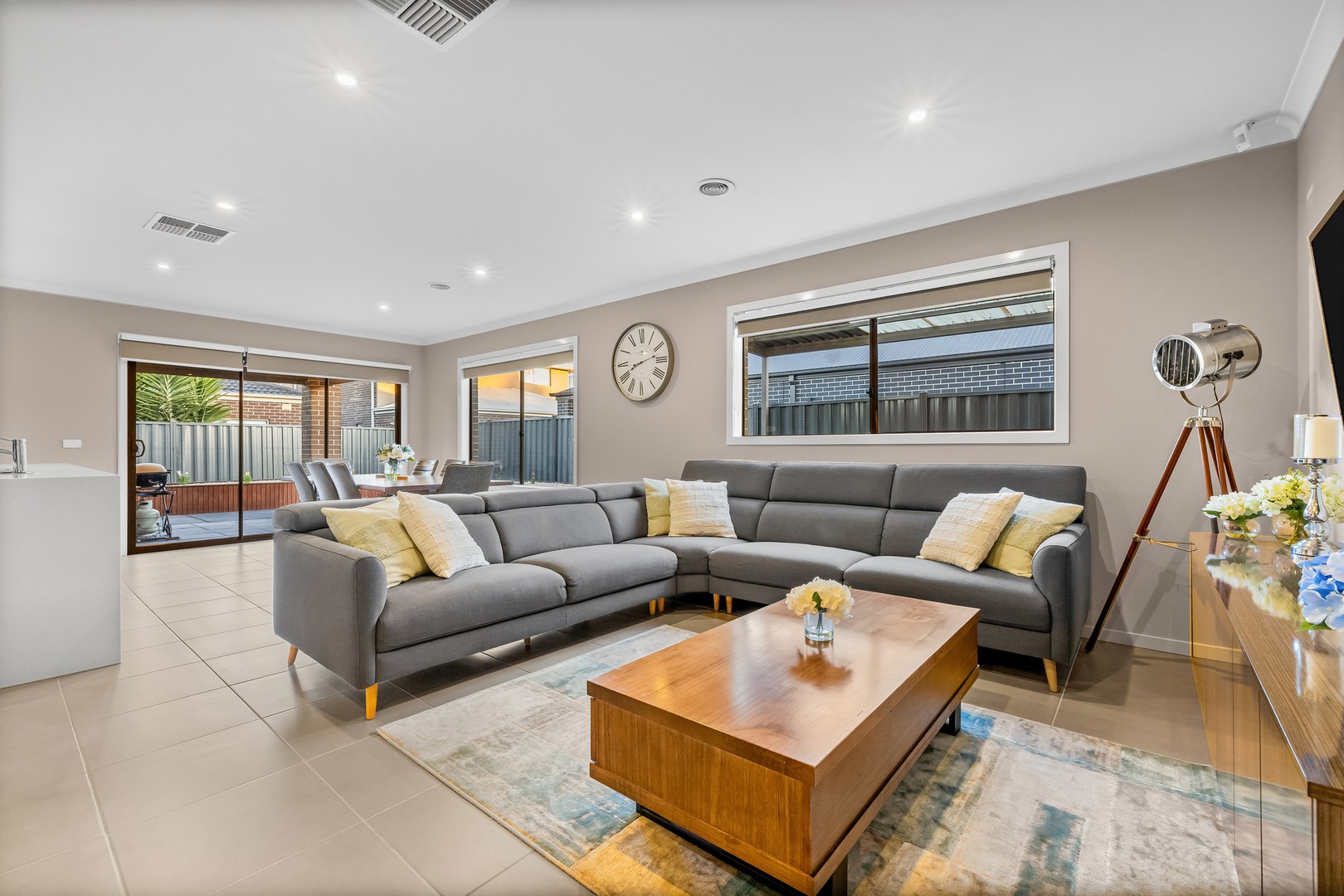 15 Rivoli Close, Fraser Rise, VIC 3336 - Thumbnail 2 - 15/12/2025