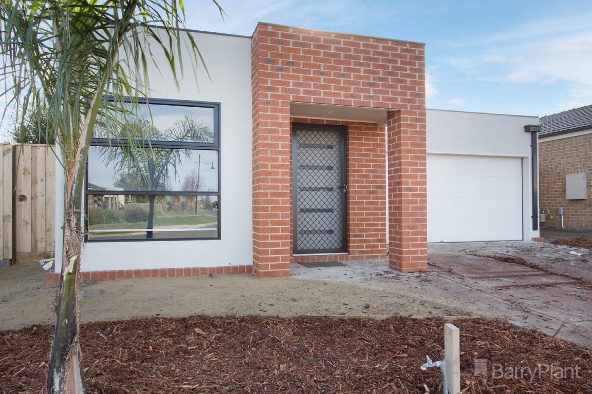 15 Rockford Street, Pakenham, VIC 3810, Pakenham - Thumbnail 2