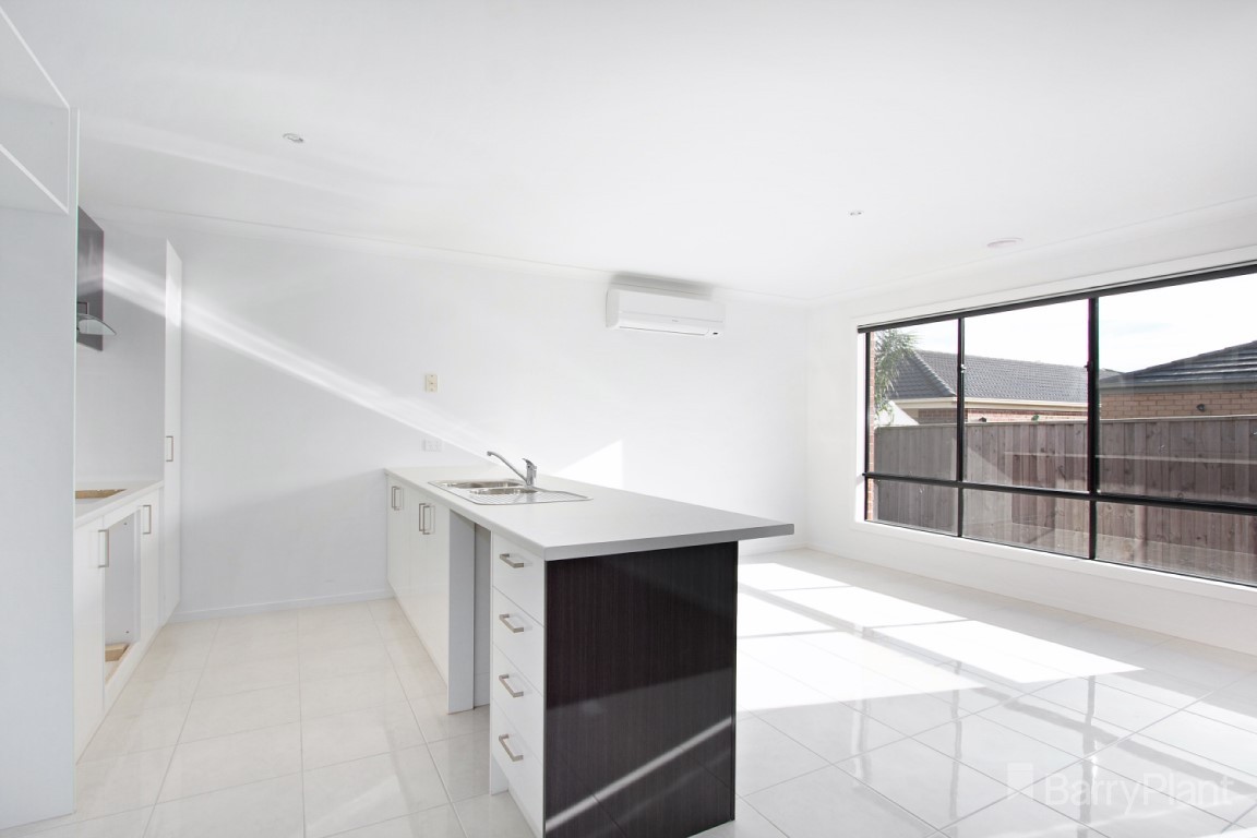 15 Rockford Street, Pakenham, VIC 3810, Pakenham - Thumbnail 3