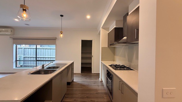 15 Rutherford Avenue, Fraser Rise, VIC 3336 - Thumbnail 2 - 08/05/2026