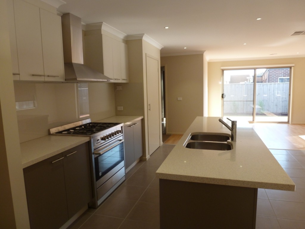 15 Sandy Avenue, Point Cook, VIC 3030, Point Cook - Thumbnail 2