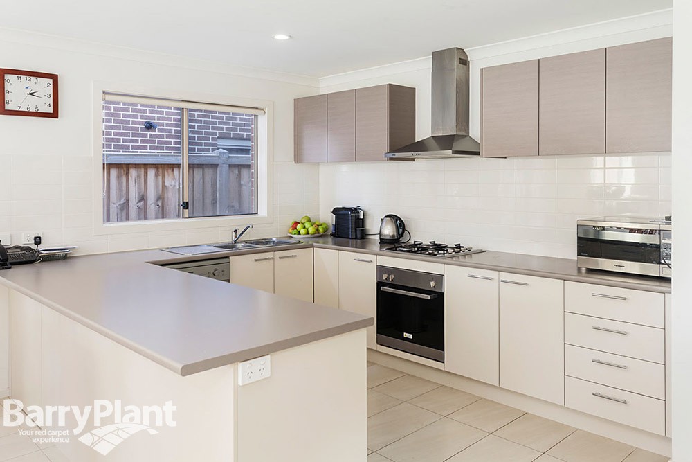 15 Santorini Crescent, Point Cook, VIC 3030, Point Cook - Thumbnail 3