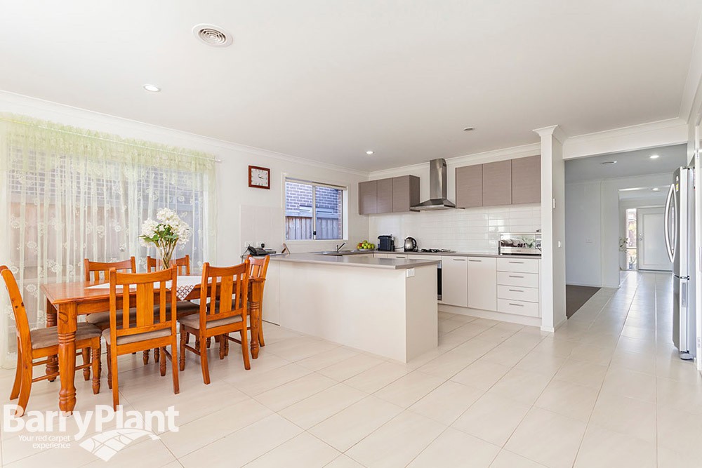 15 Santorini Crescent, Point Cook, VIC 3030, Point Cook - Thumbnail 4