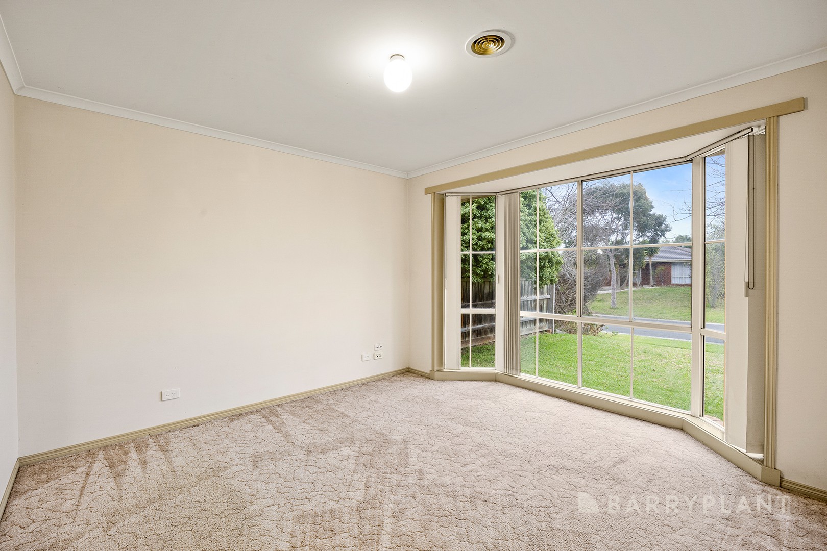 15 Shaftsbury Avenue, Berwick, VIC 3806 - Thumbnail 2 - 01/08/2025