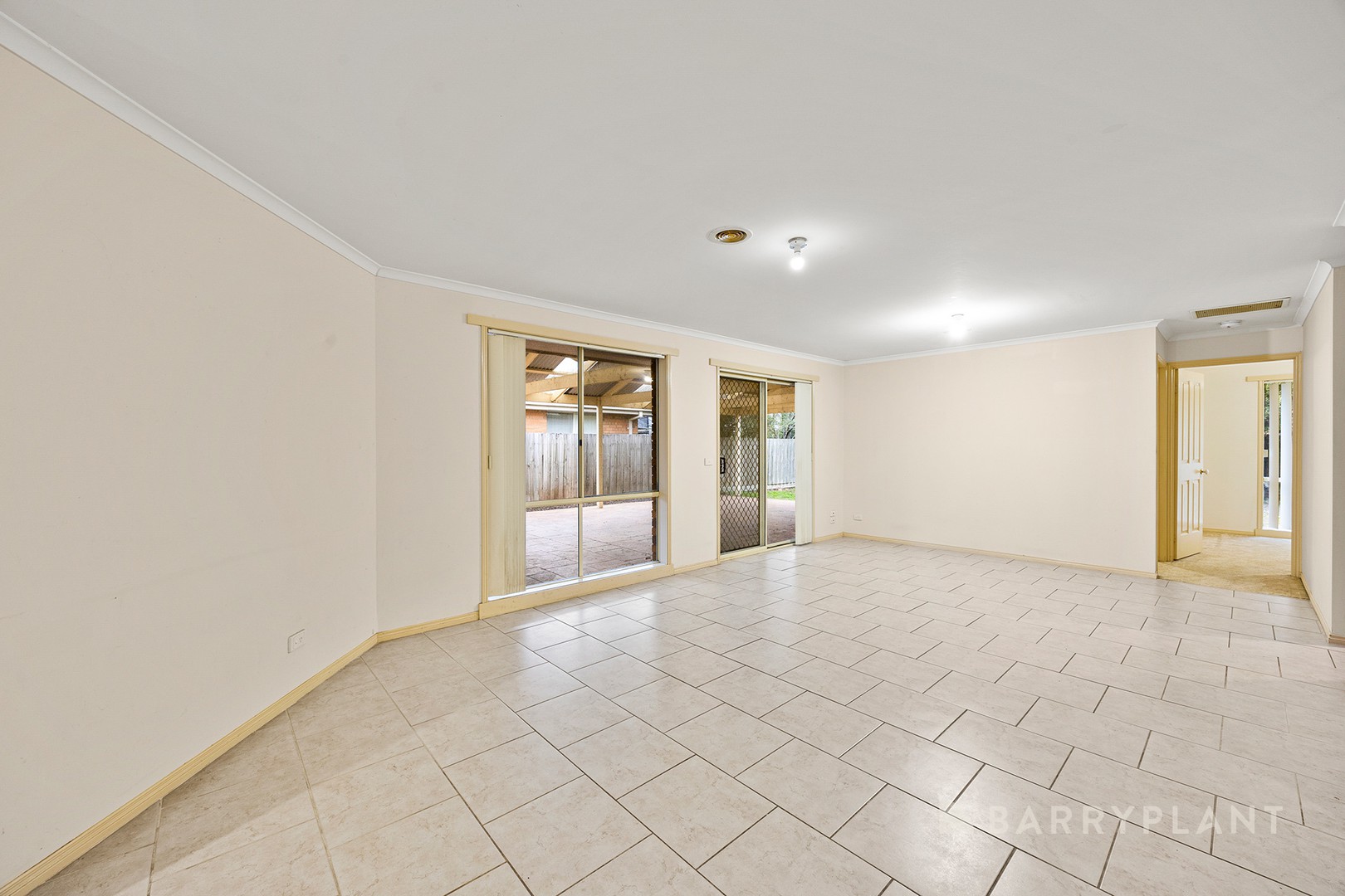 15 Shaftsbury Avenue, Berwick, VIC 3806, Berwick - Thumbnail 5