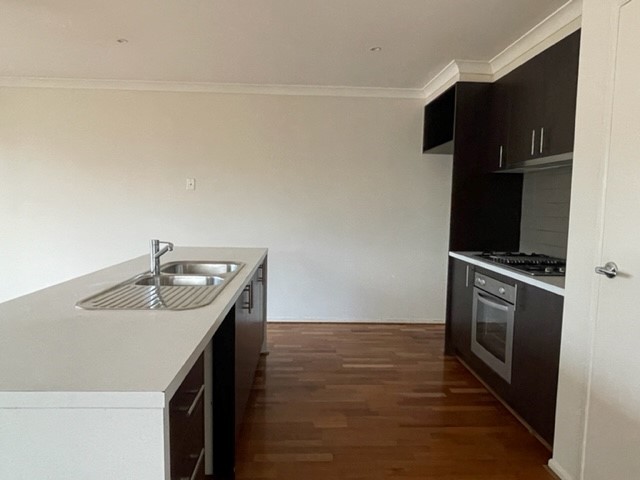 15 Snugburgh Way, Epping, VIC 3076, Epping - Thumbnail 3