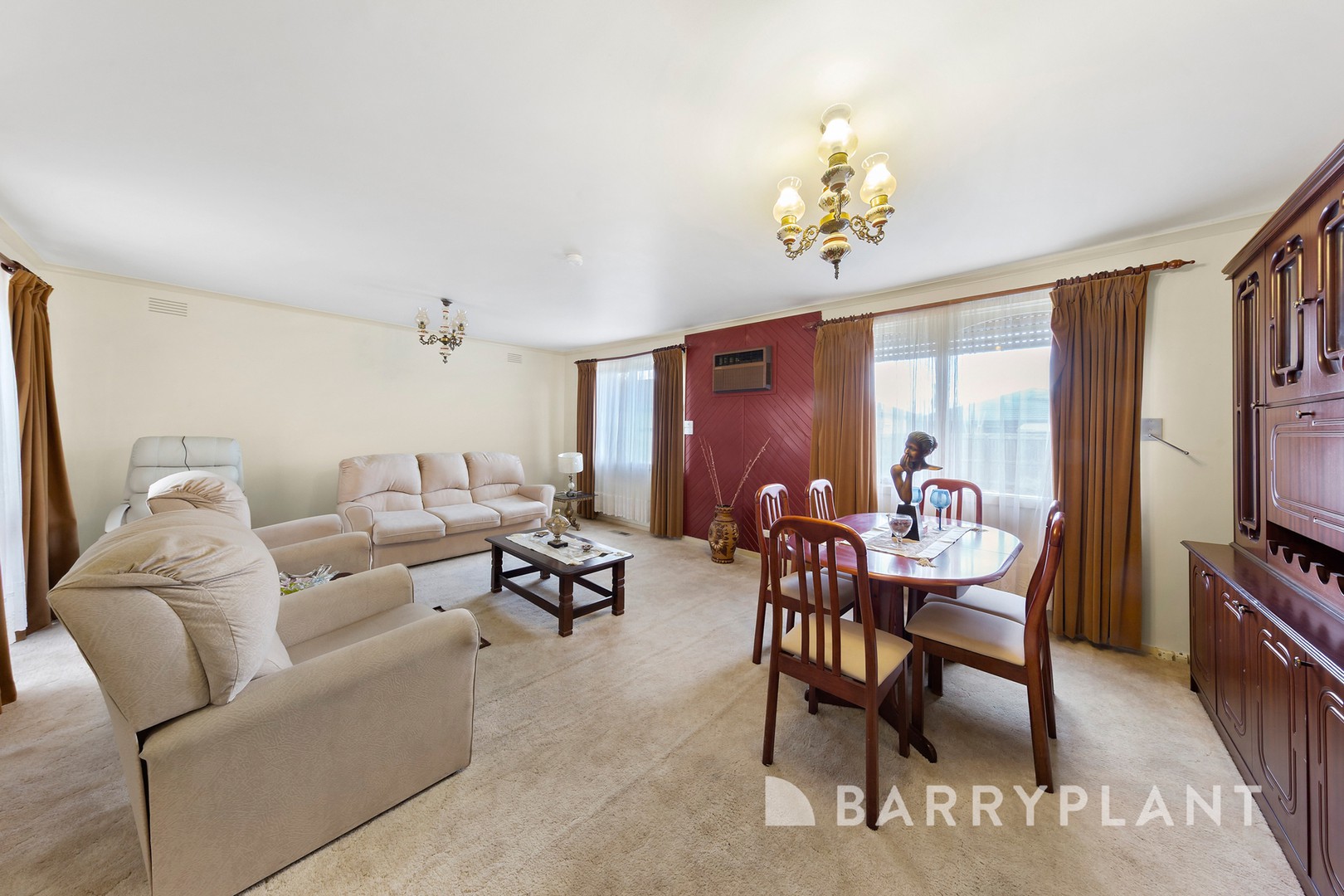 15 Somerton Crescent, St Albans, VIC 3021 - Thumbnail 2 - 29/05/2025