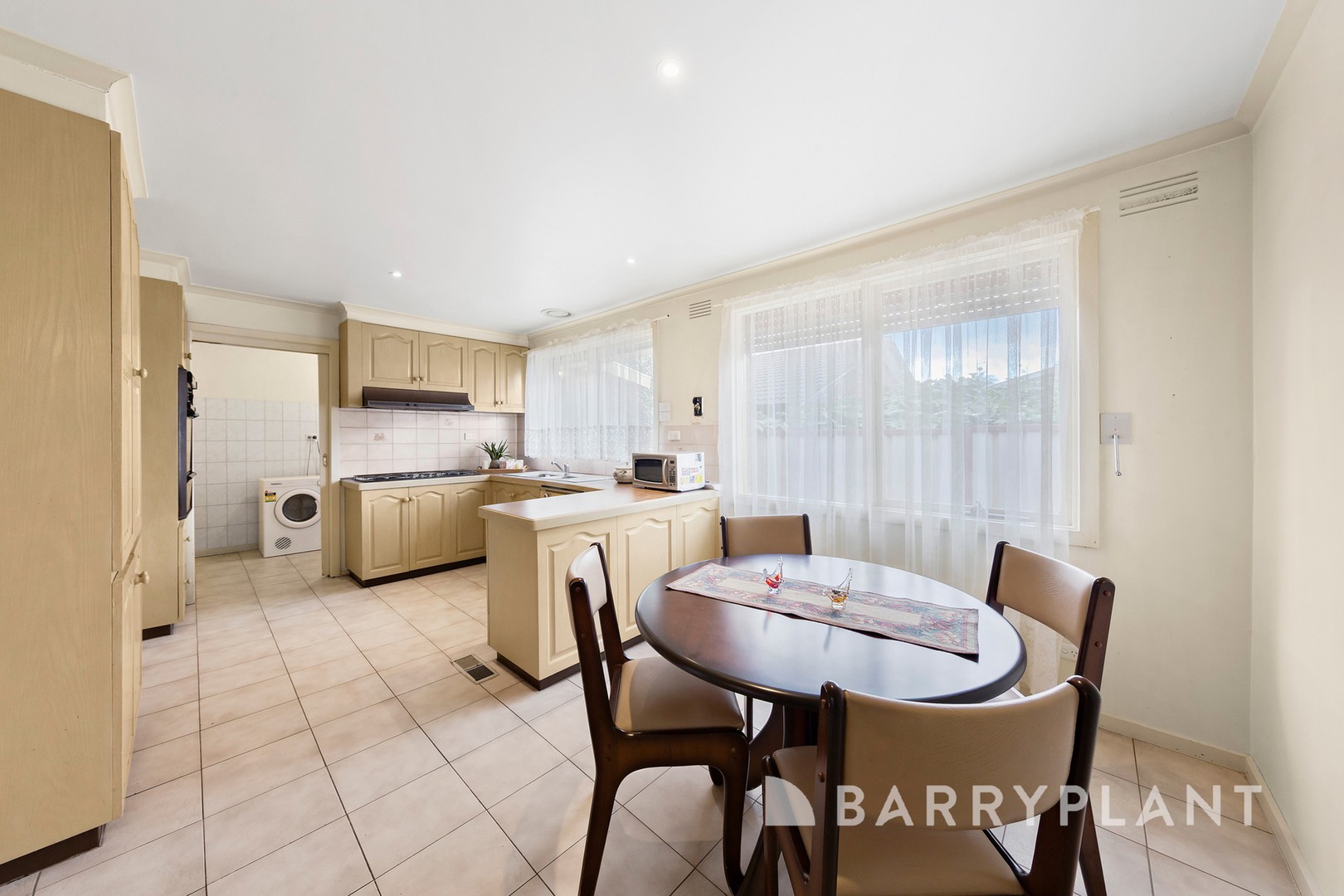 15 Somerton Crescent, St Albans, VIC 3021, St Albans - Thumbnail 4