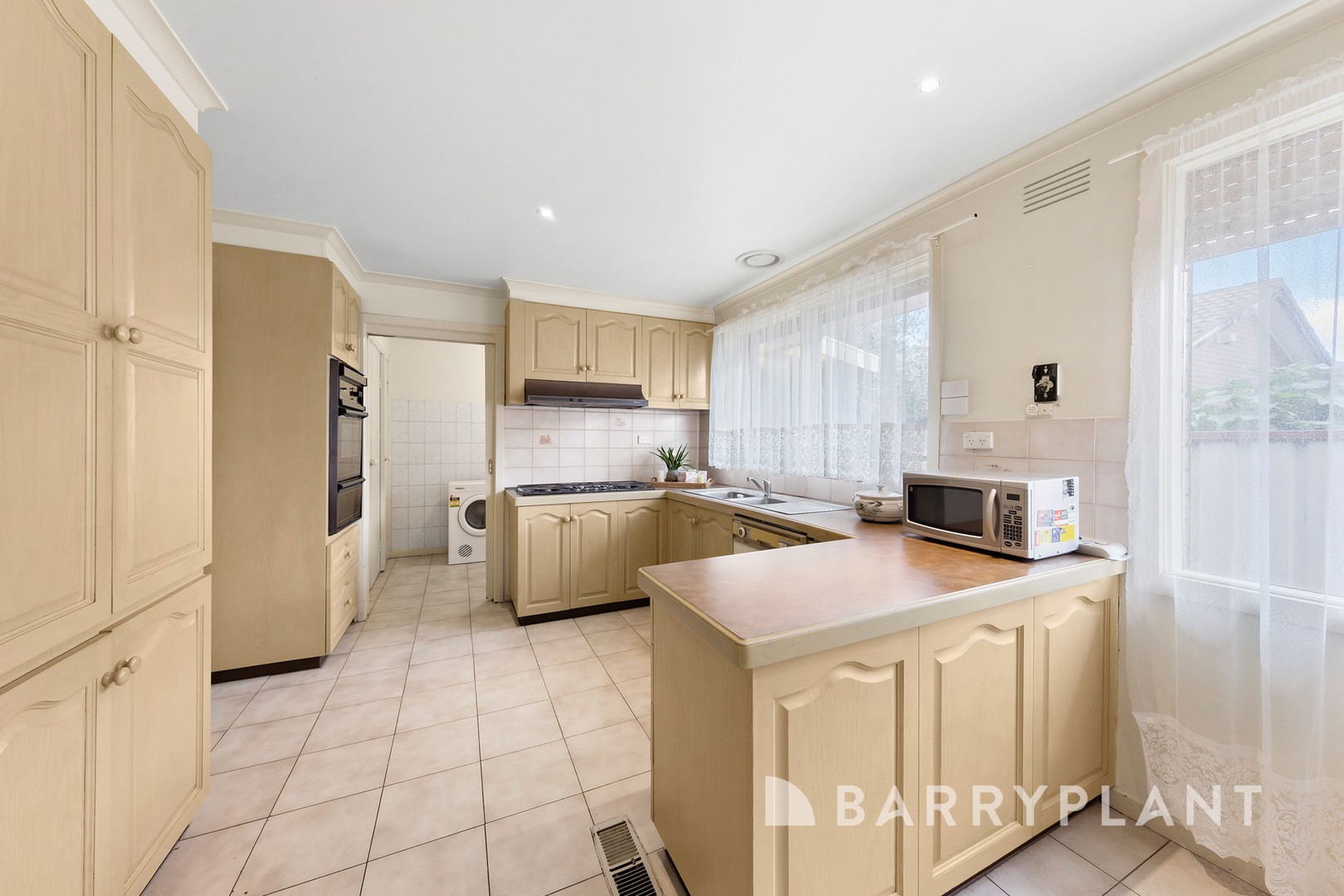 15 Somerton Crescent, St Albans, VIC 3021, St Albans - Thumbnail 5