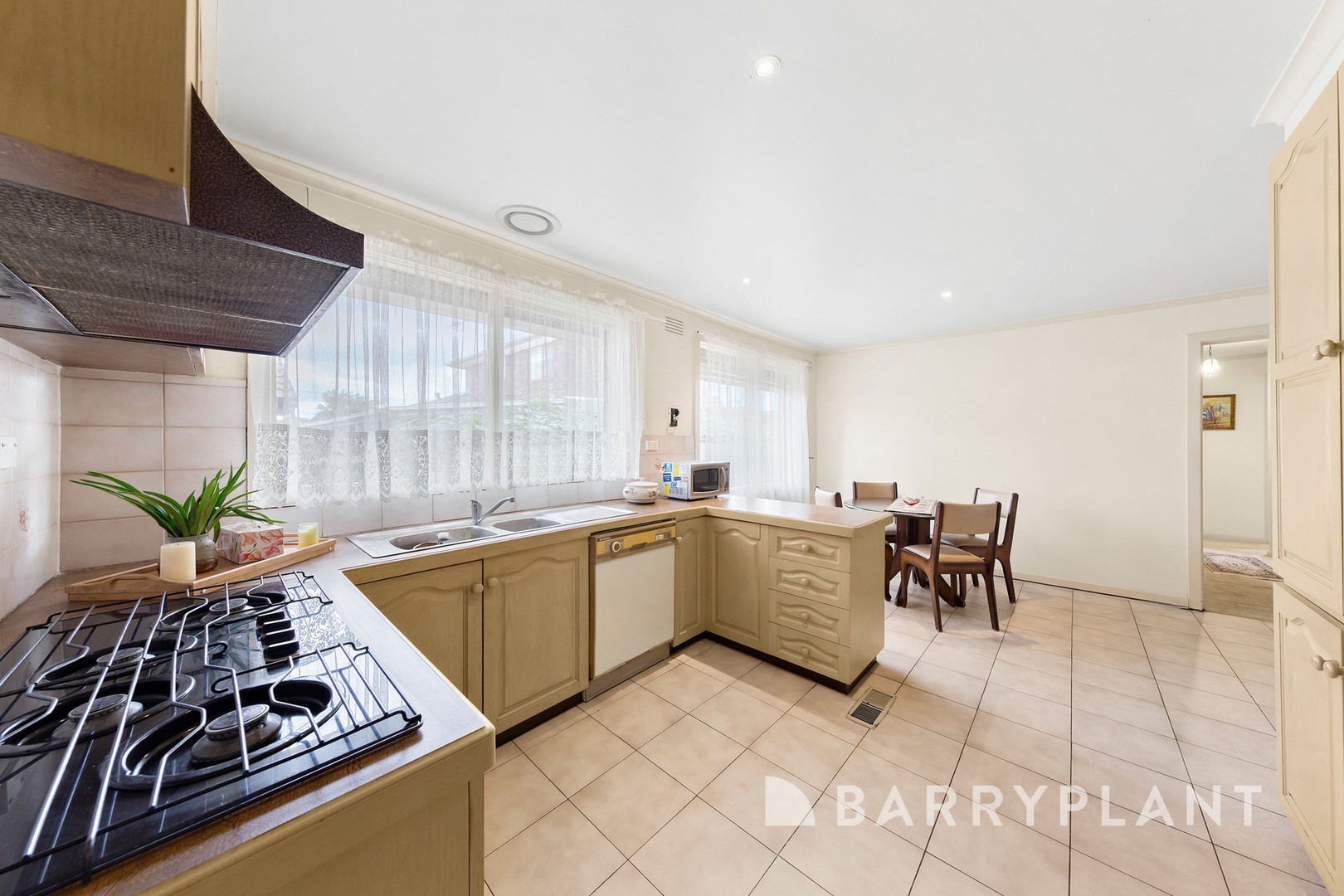 15 Somerton Crescent, St Albans, VIC 3021, St Albans - Thumbnail 6