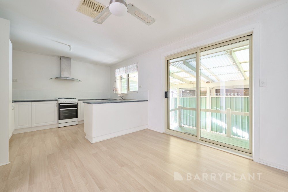 15 Springfield Crescent, Hampton Park, VIC 3976 - Thumbnail 2 - 08/05/2026