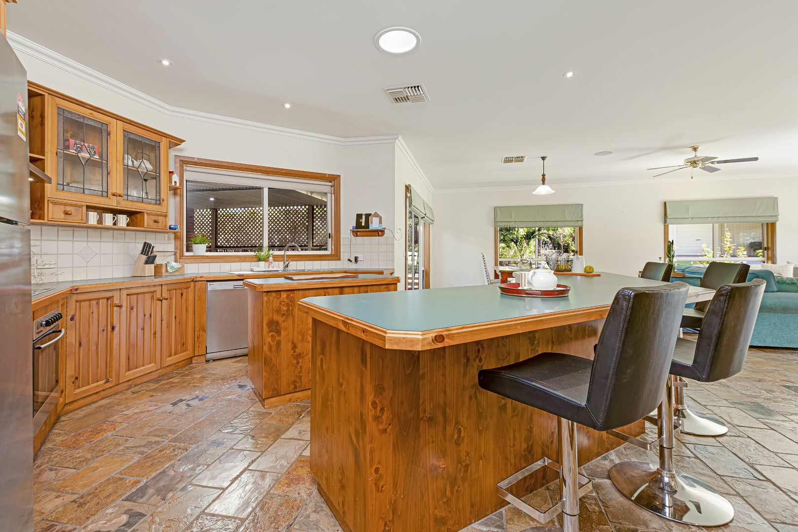 15 St Andrews Drive, Cabarita, VIC 3505 - Thumbnail 2 - 09/04/2024