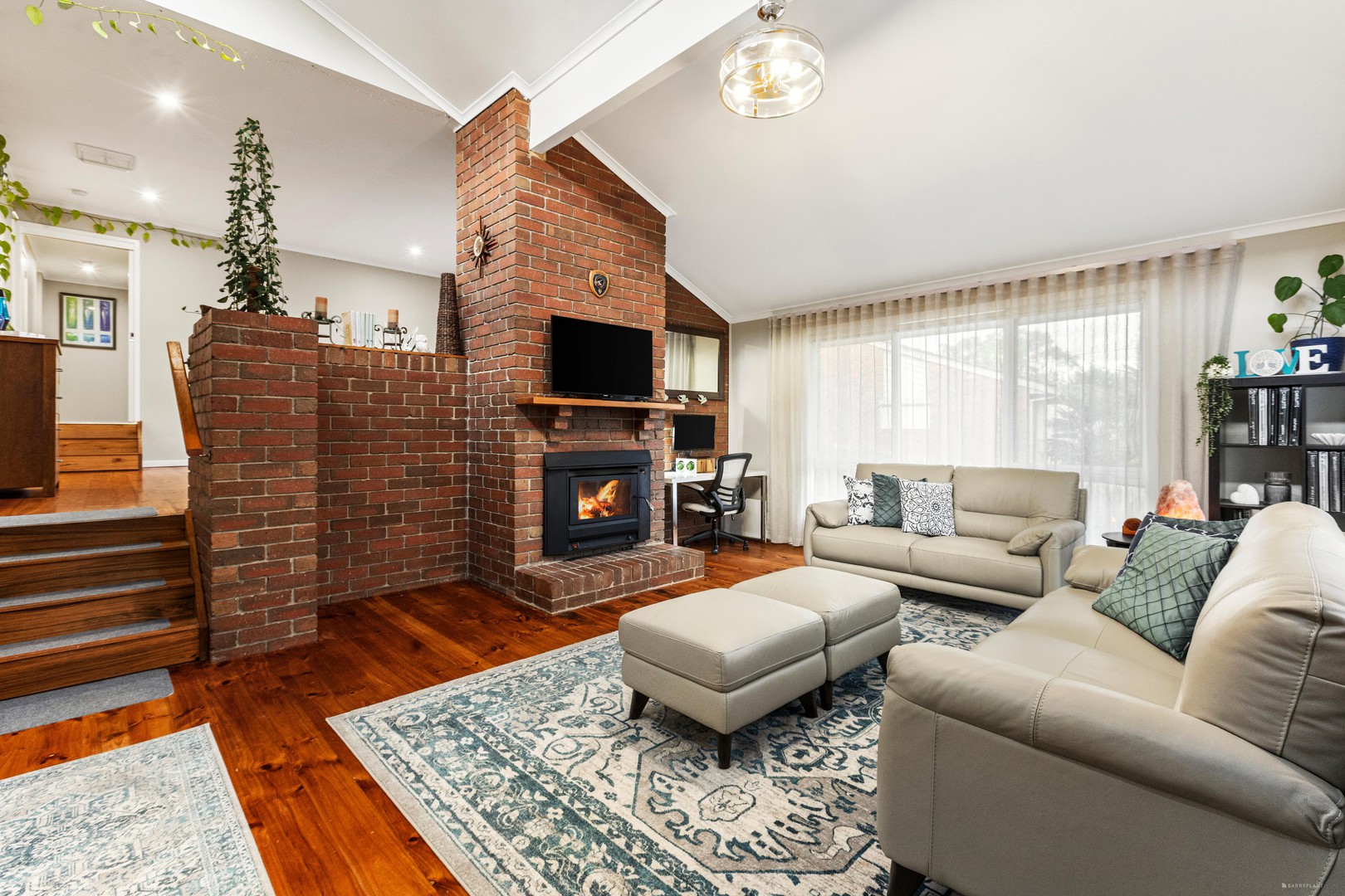 15 Strathaird Close, Diamond Creek, VIC 3089 - Thumbnail 2 - 10/10/2025