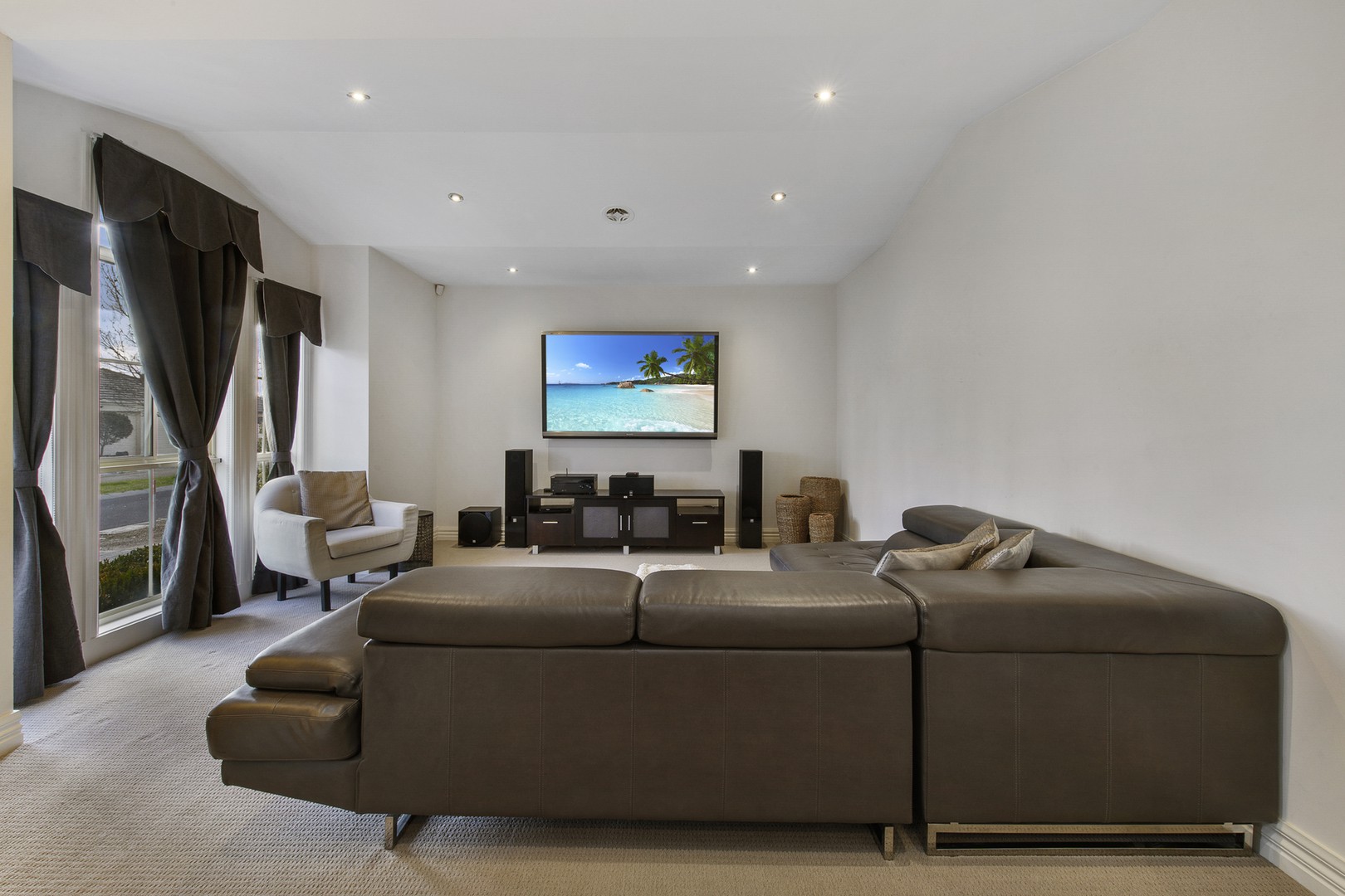 15 Summerhill Drive, Hillside, VIC 3037, Hillside - Thumbnail 2