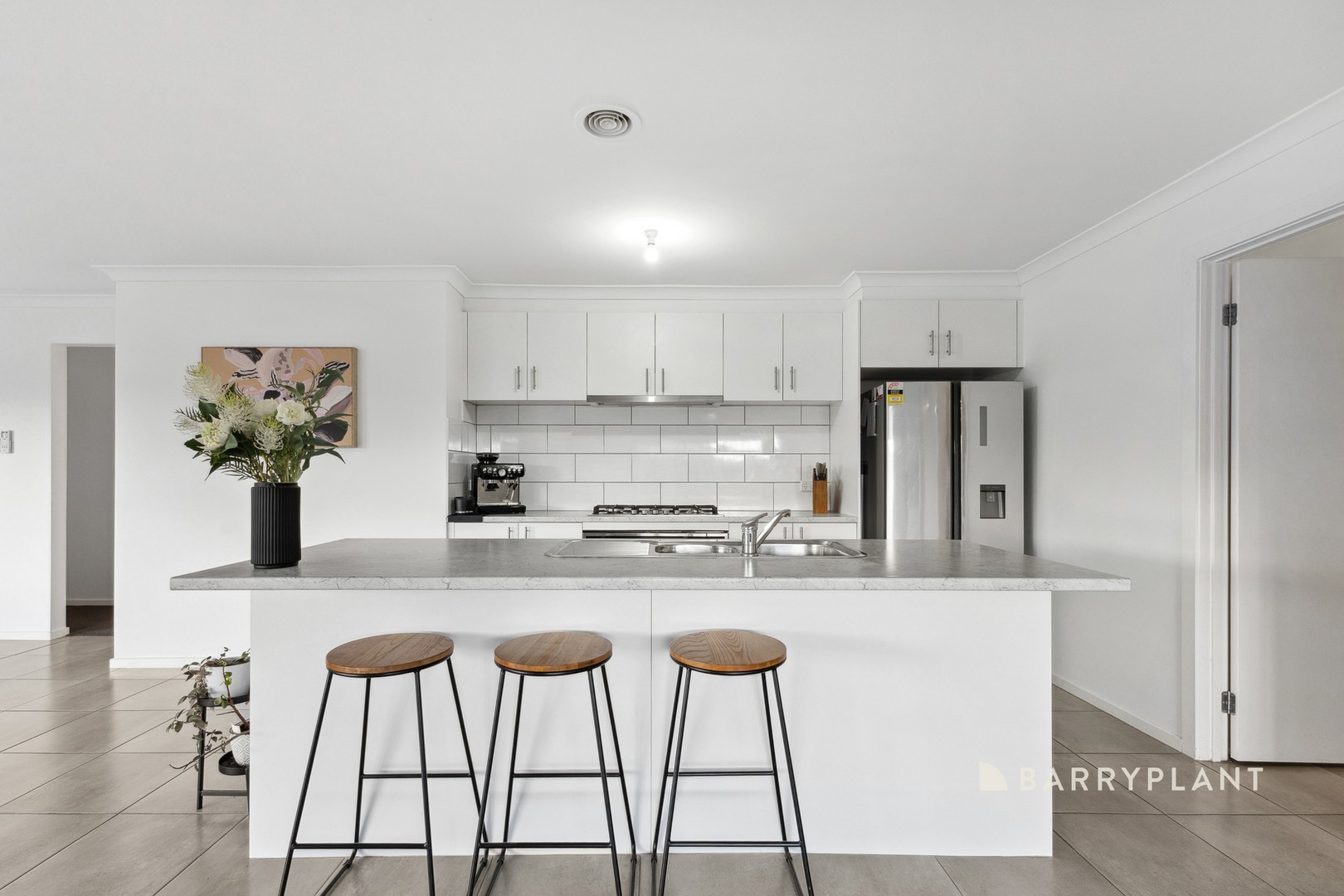 15 Summit Drive, Pakenham, VIC 3810 - Thumbnail 2 - 11/06/2025