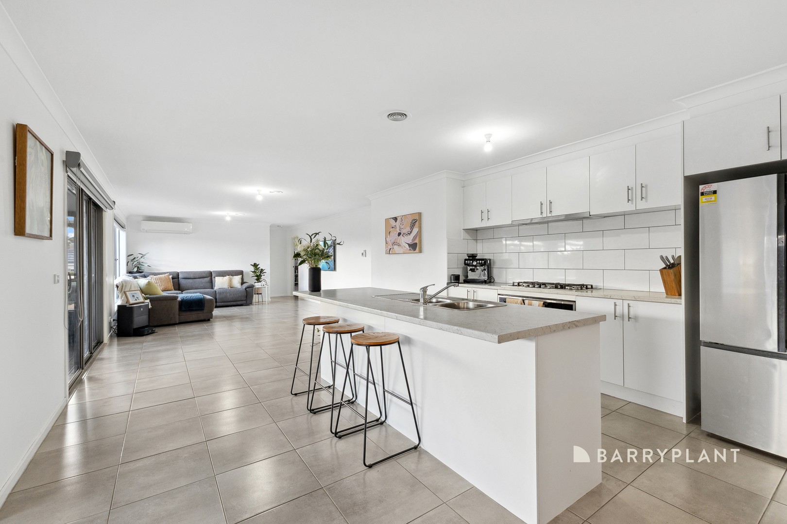 15 Summit Drive, Pakenham, VIC 3810, Pakenham - Thumbnail 3