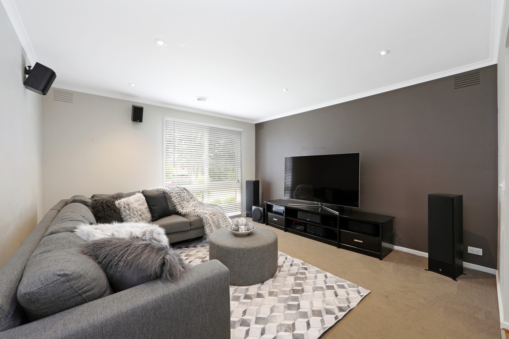 15 Tamboon Drive, Rowville, VIC 3178, Rowville - Thumbnail 2