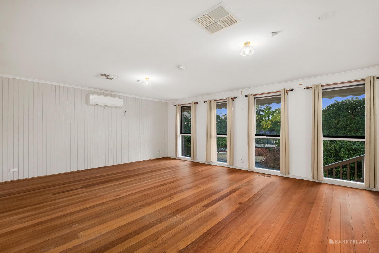 15 The Wallaby Run, Chirnside Park, VIC 3116 - Thumbnail 2 - 11/03/2025