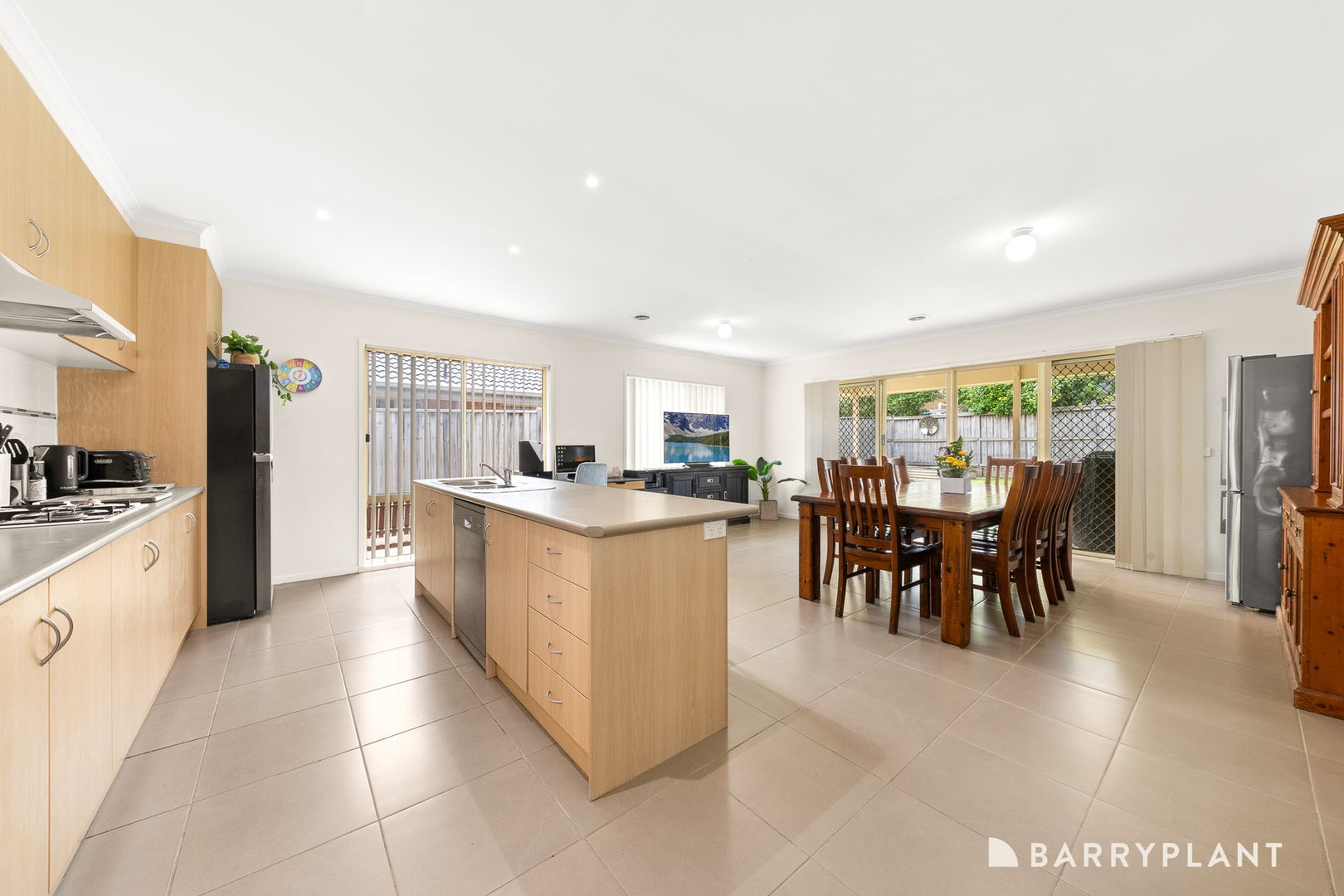 15 Tyrone Avenue, Pakenham, VIC 3810, Pakenham - Thumbnail 2
