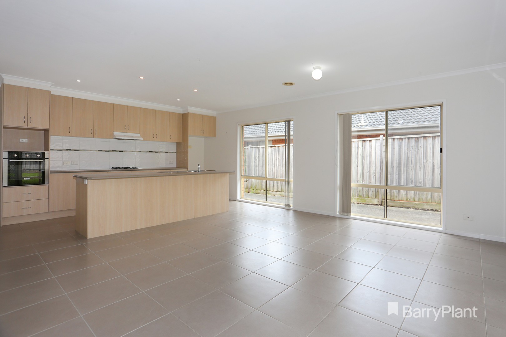 15 Tyrone Avenue, Pakenham, VIC 3810 - Thumbnail 2 - 18/11/2022