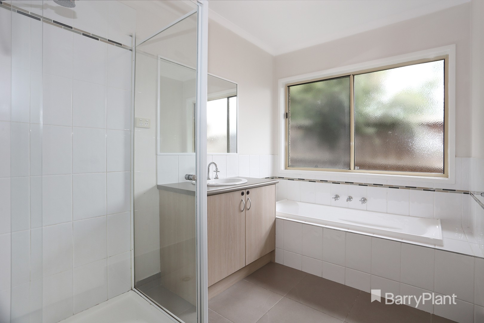 15 Tyrone Avenue, Pakenham, VIC 3810, Pakenham - Thumbnail 5