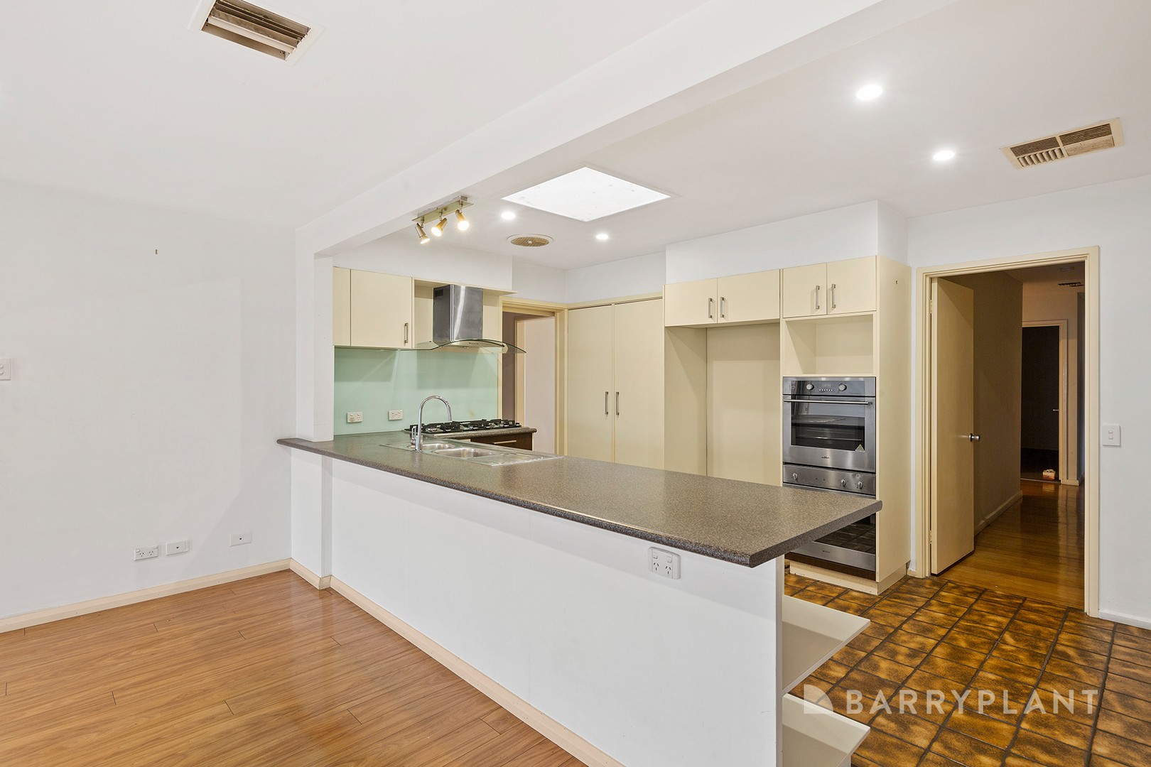 15 Valley Fair Drive, Narre Warren, VIC 3805, Narre Warren - Thumbnail 2