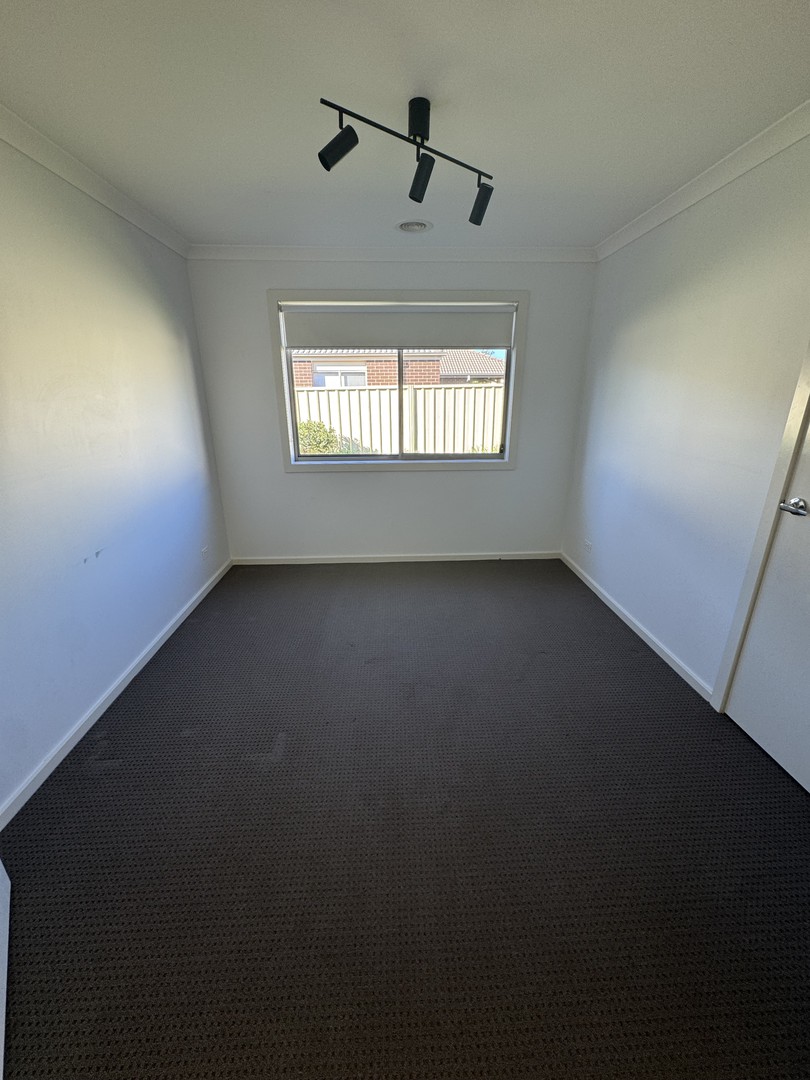 15 Viewhill Road, Kilmore, VIC 3764 - Thumbnail 2 - 30/11/2021