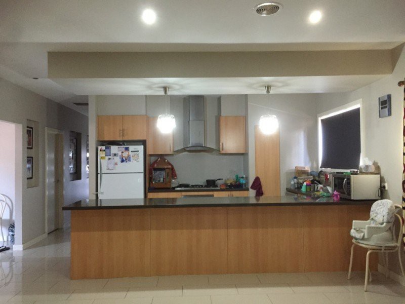 15 Viewside Crescent, Craigieburn, VIC 3064, Craigieburn - Thumbnail 3