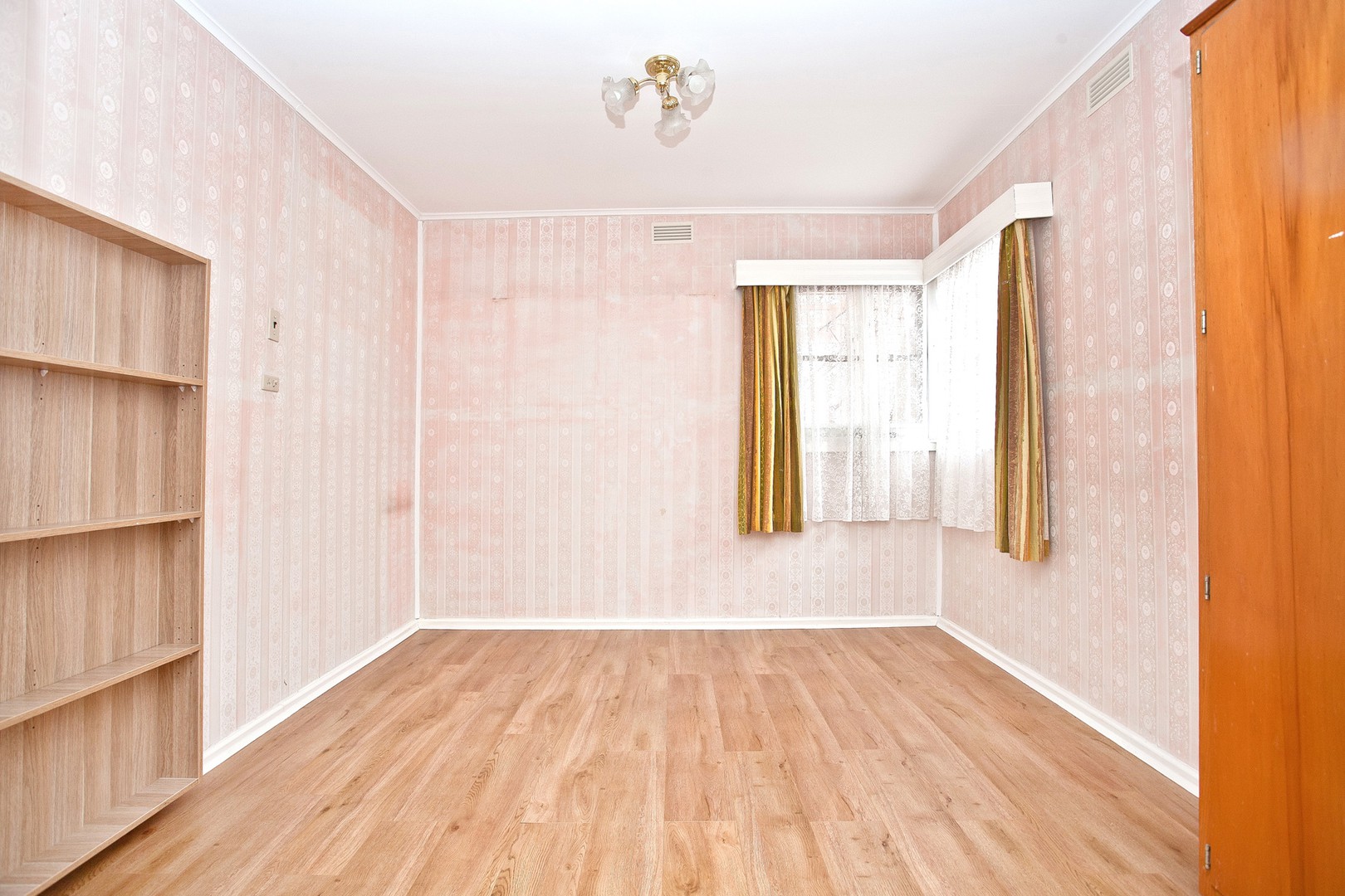15 Vincent Avenue, St Albans, VIC 3021, St Albans - Thumbnail 2