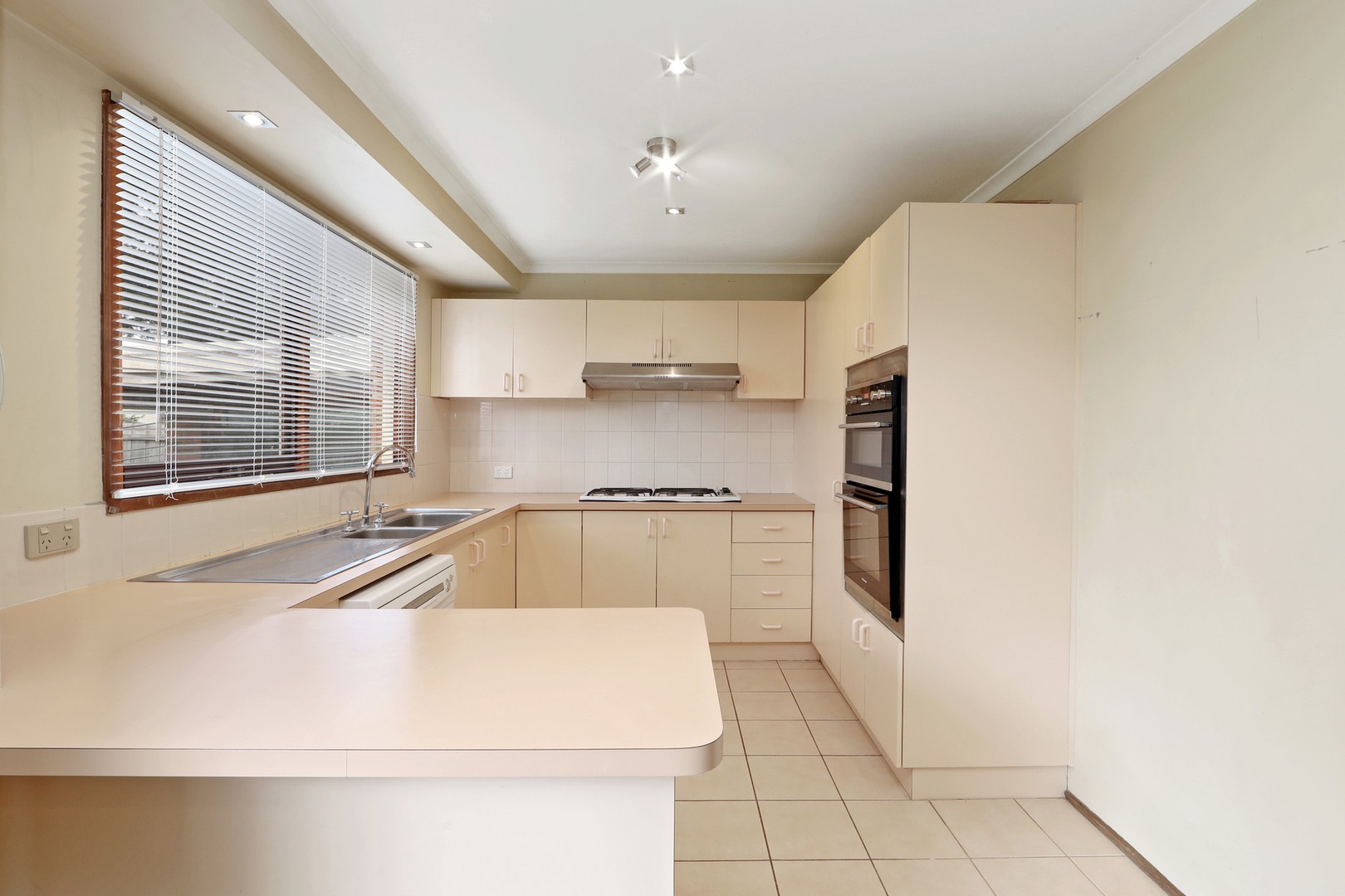 15 Wahroonga Court, Rowville, VIC 3178, Rowville - Thumbnail 3