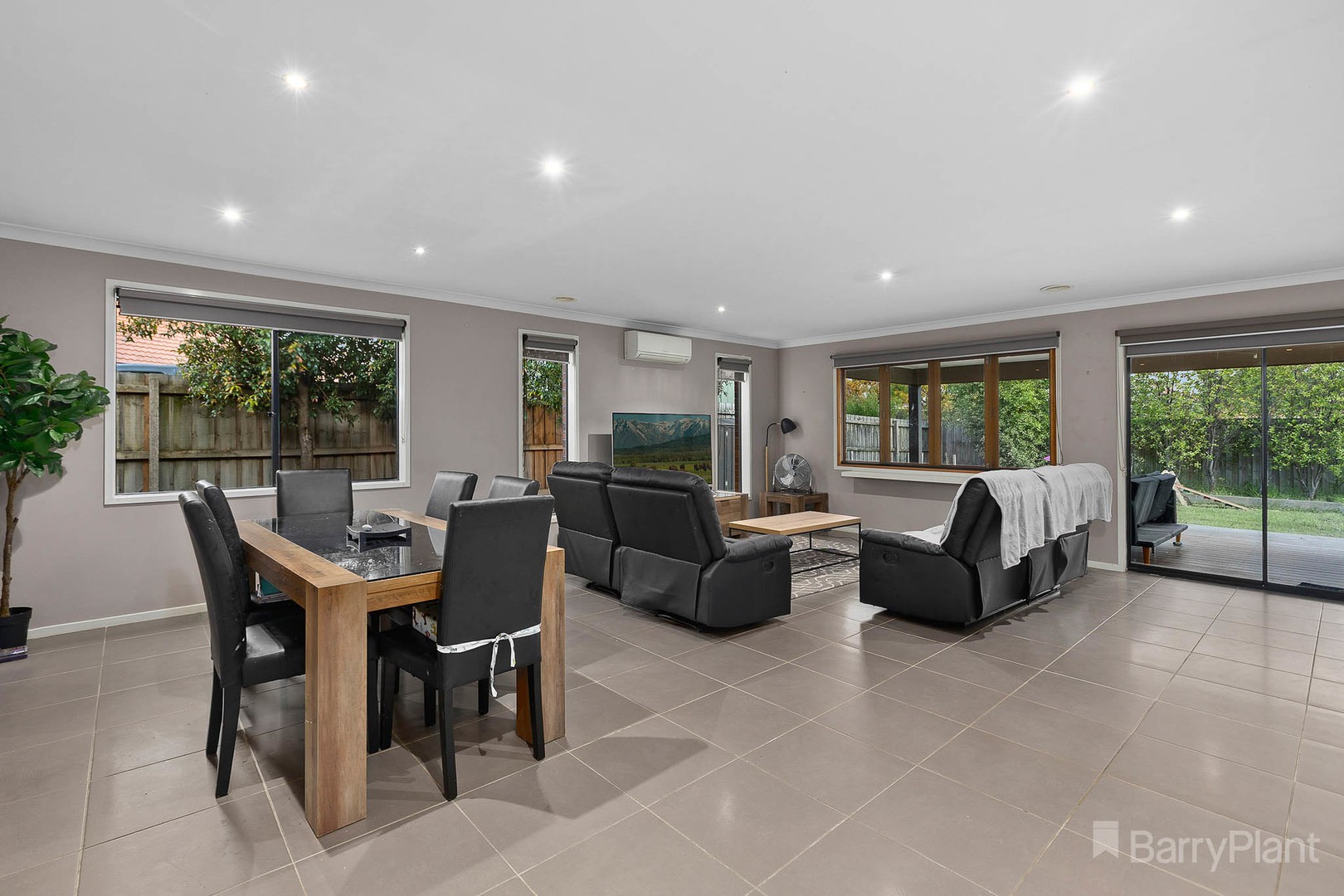 15 Webster Way, Pakenham, VIC 3810, Pakenham - Thumbnail 5