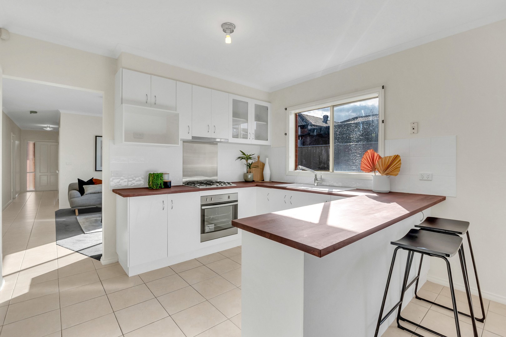 15 Westerfolds Loop, Craigieburn, VIC 3064, Craigieburn - Thumbnail 2