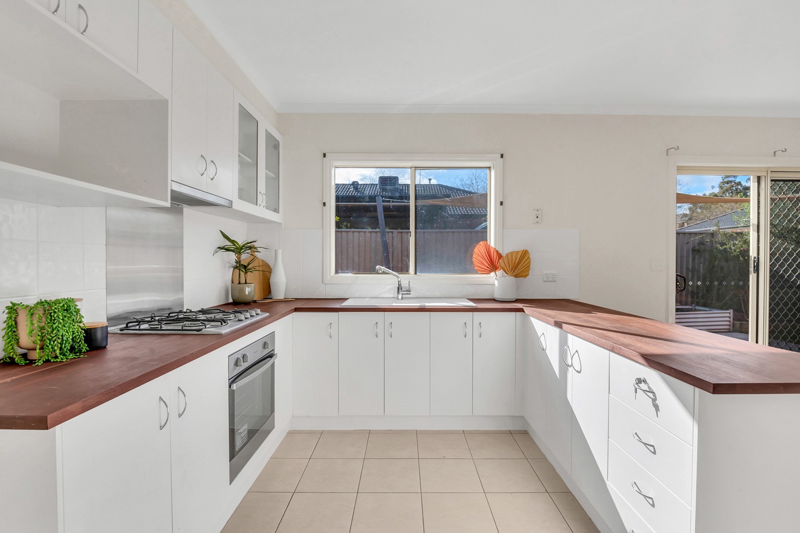 15 Westerfolds Loop, Craigieburn, VIC 3064, Craigieburn - Thumbnail 3