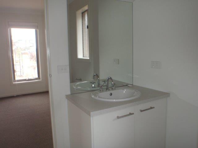 15 Wurrook Circuit, North Geelong, VIC 3215, North Geelong - Thumbnail 7