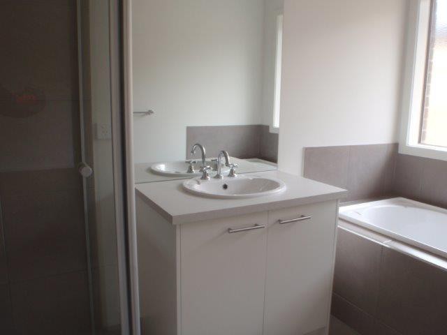15 Wurrook Circuit, North Geelong, VIC 3215, North Geelong - Thumbnail 8