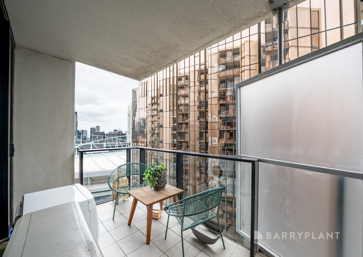 1503/673 La Trobe Street, Docklands, VIC 3008 - Thumbnail 2 - 28/10/2025