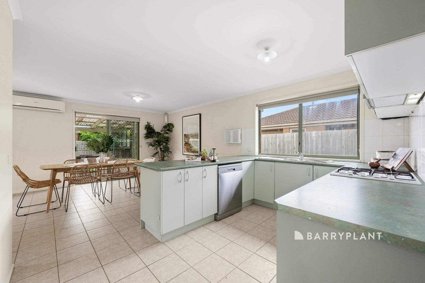 155 Fleetwood Drive, Narre Warren, VIC 3805, Narre Warren - Thumbnail 6