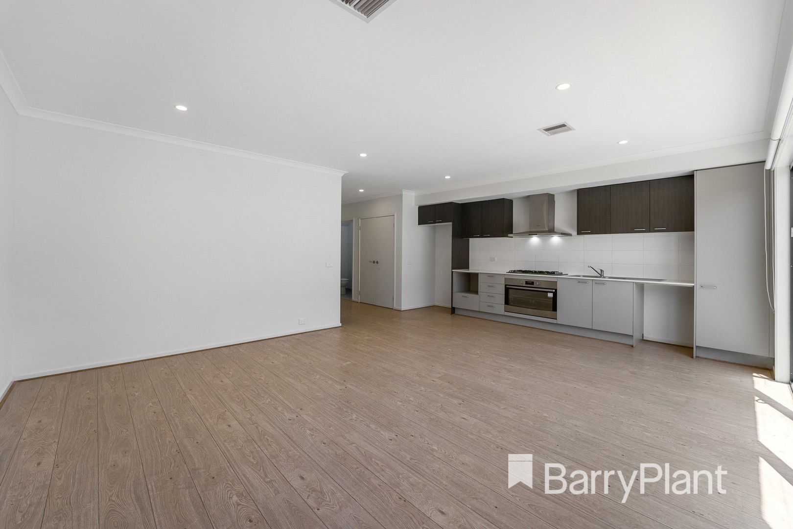 16 Amaroo Walk, Werribee, VIC 3030, Werribee - Thumbnail 3