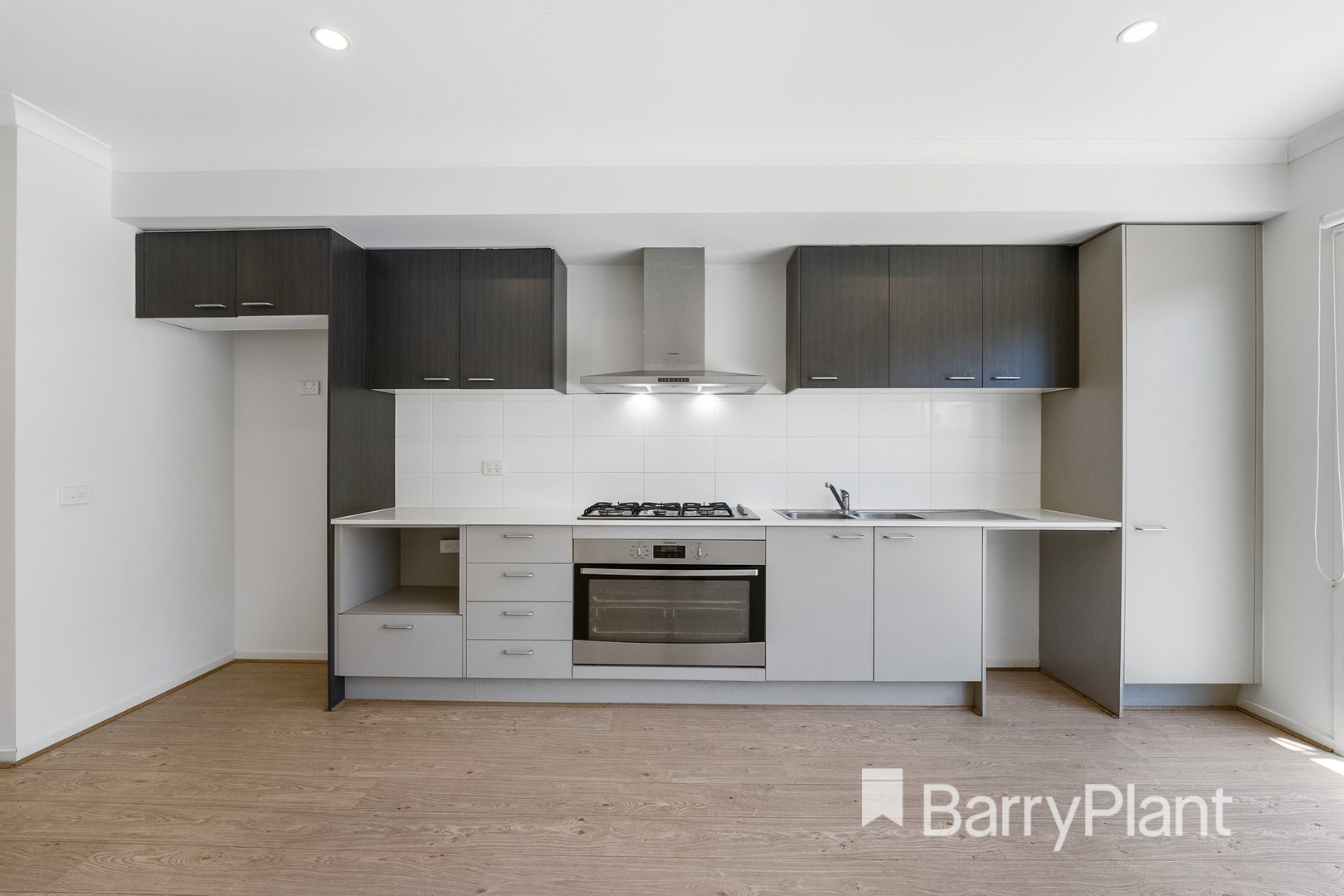 16 Amaroo Walk, Werribee, VIC 3030, Werribee - Thumbnail 4