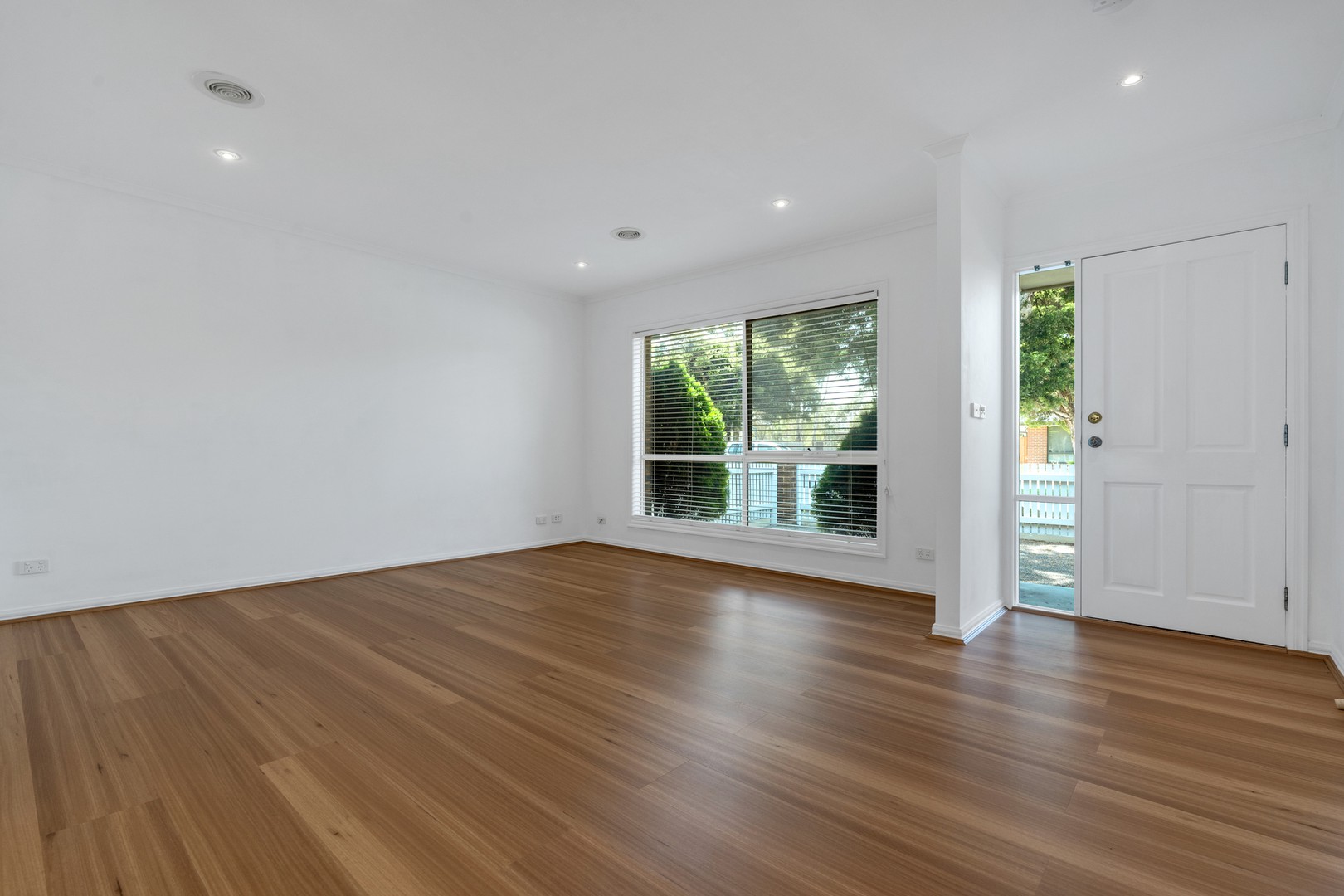 16 Autumndale Avenue, Reservoir, VIC 3073, Reservoir - Thumbnail 2